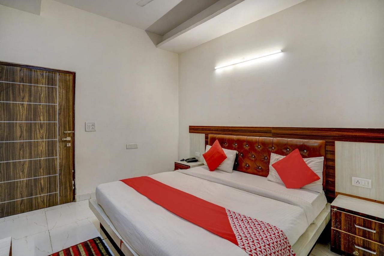 Oyo 78981 The Diamond Nest Noida Dış mekan fotoğraf